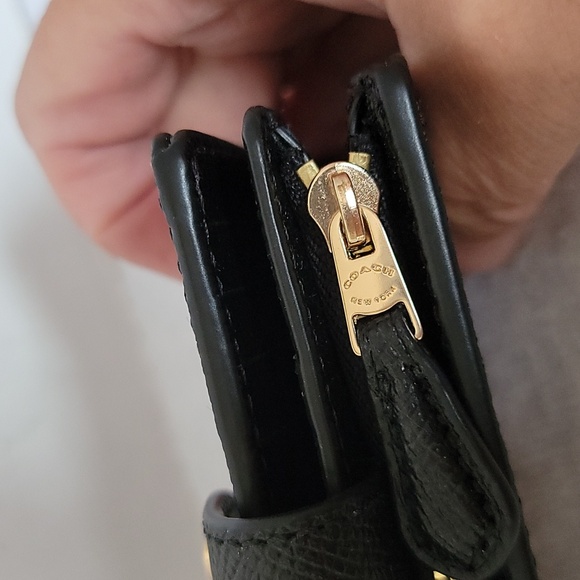 Coach black medium corner zip wallet - Picture 4 of 14
